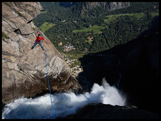 Jimmy Chin highlining yosemite