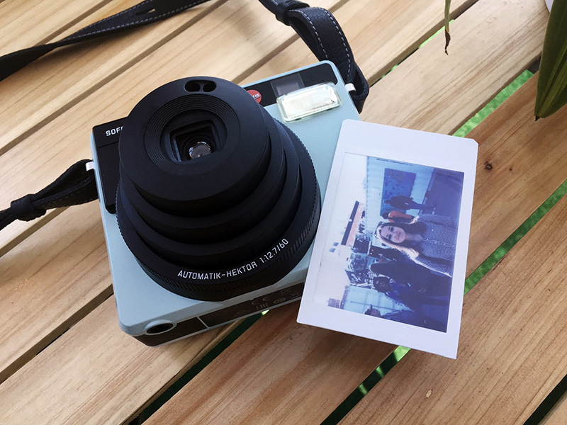 leica sofort instant camera review